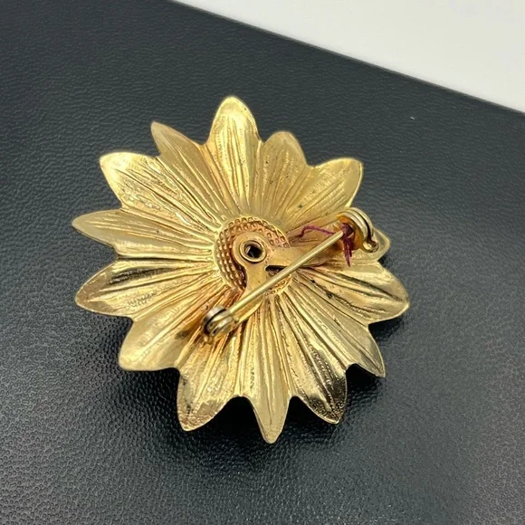 Gold tone blue rhinestone faux pearl flower brooch pin vintage - Picture 10 of 13